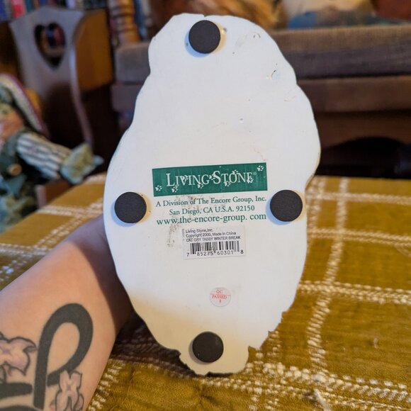 Living Stone Cat Figurine Cat Gray Tabby Winter Break - Picture 6 of 7